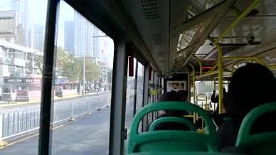 升格公交车窗外风景公共交通视频的预览图